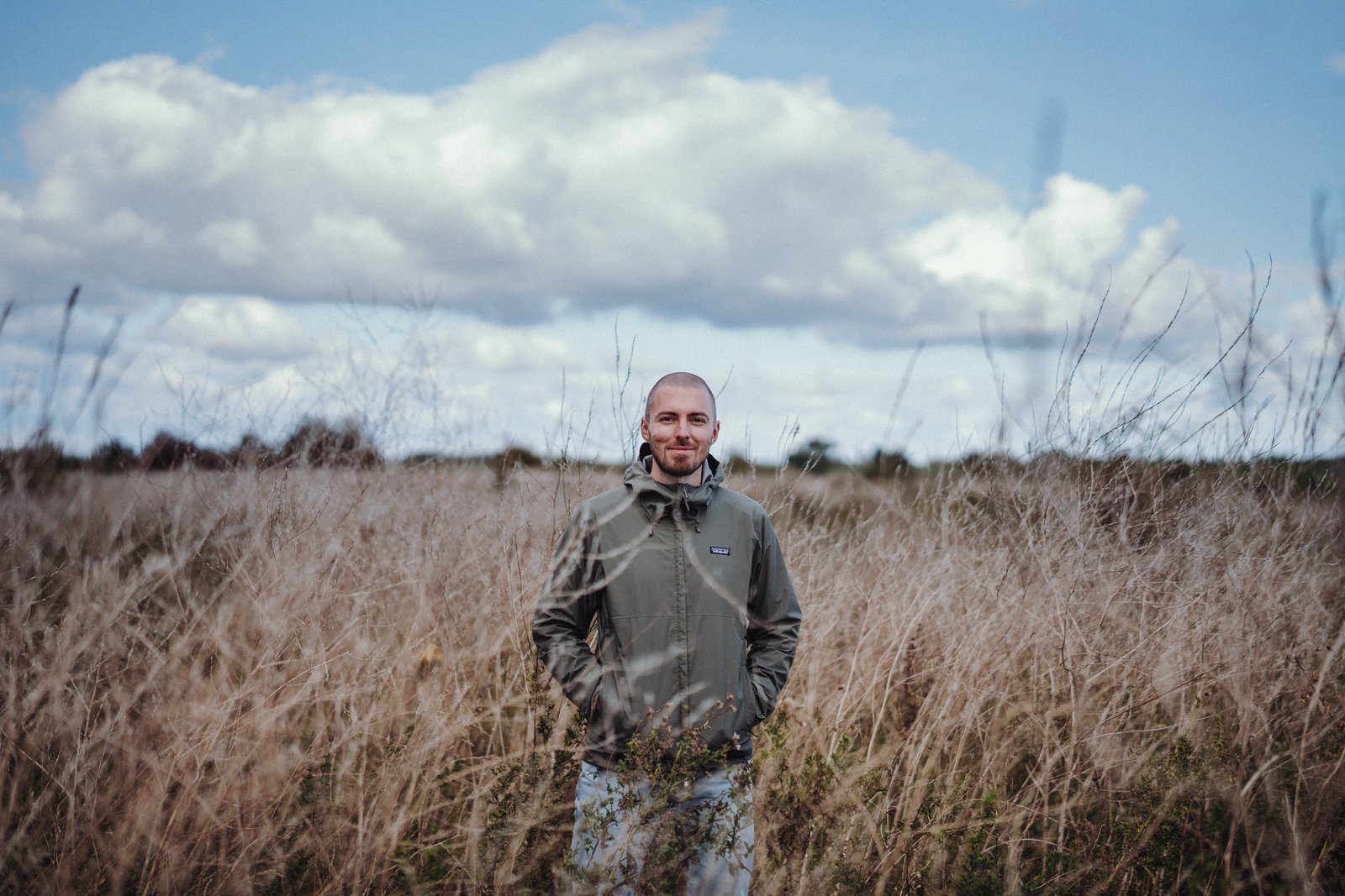 Ron Berends buiten in het veld